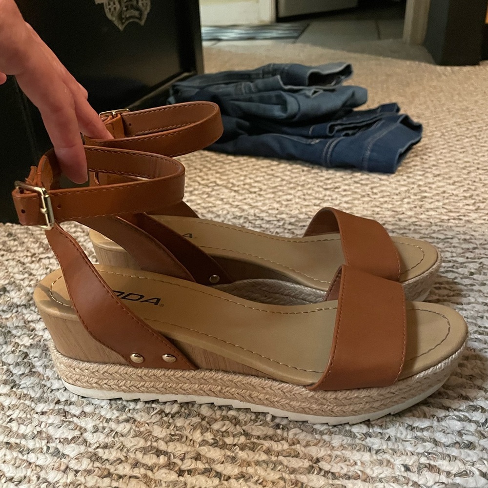 Women’s wedges size 7